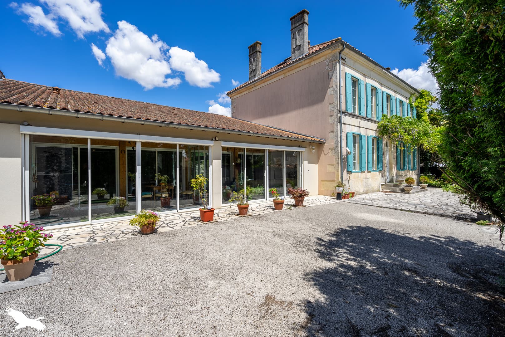 Excellent 7 bed House For Sale In Aumagne France