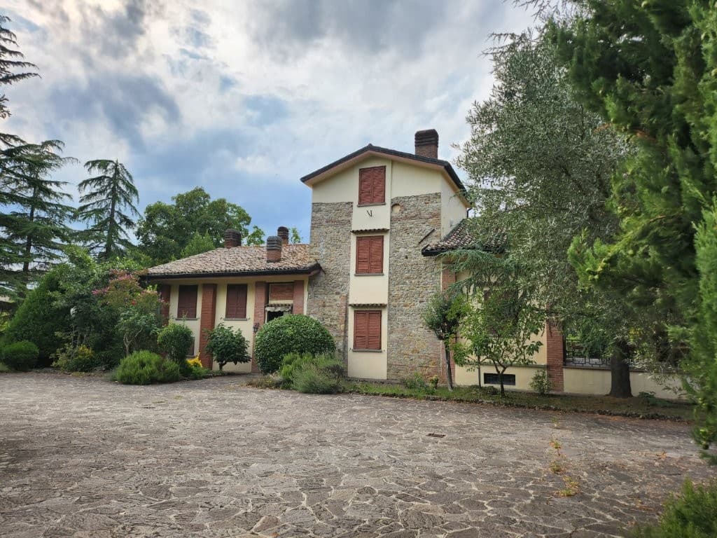 Luxury 5 Bed Country Villa for Sale In Salsomaggiore Parma Italy