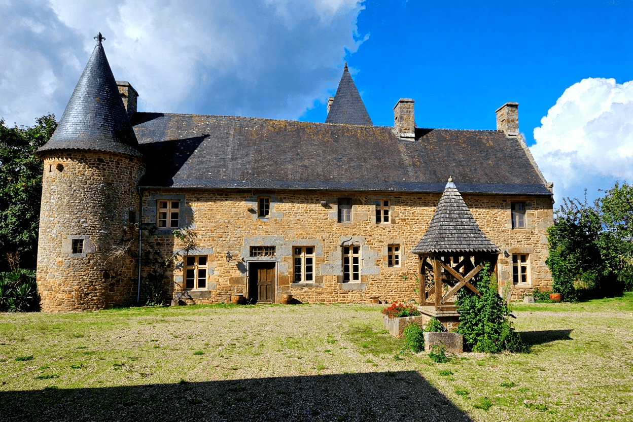 Luxury 5 Bed Le Manoir de Dougeru For Sale at Saint-Aubin-de-Terregatte Normandy France