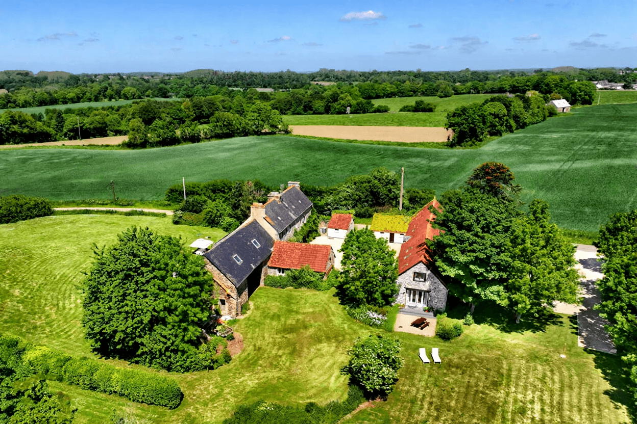 Excellent 10 Bed Gites du Manoir Gite Complex For Sale In Runan Brittany France