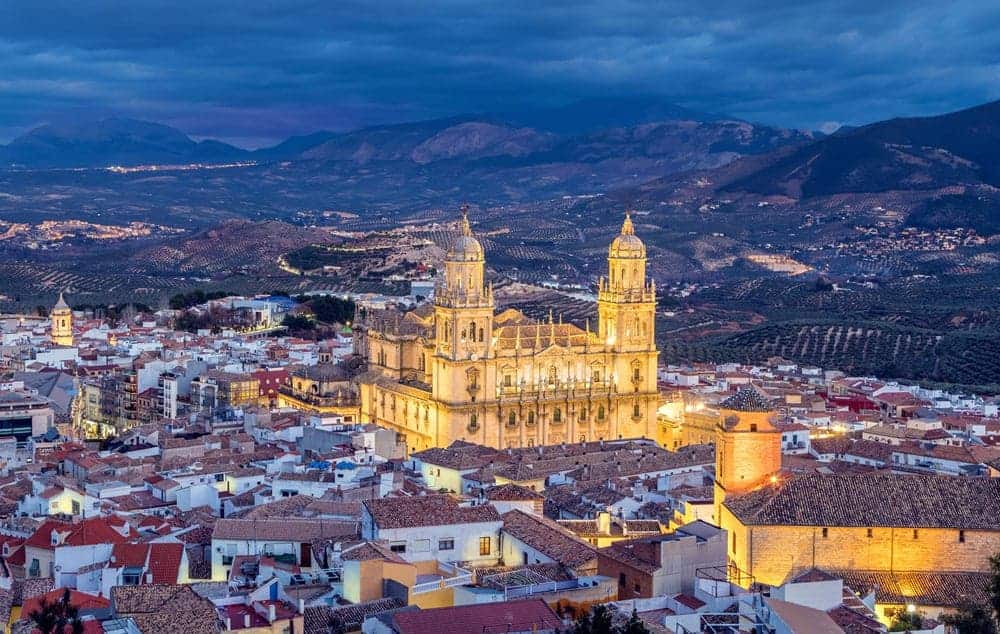Traditional 2 Bed Townhouse For Sale in Jaen Spain