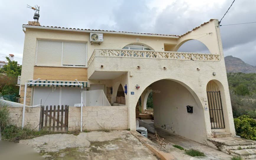 Building With 2 Separate Apartments For Sale in La Nucia Alicante Spain