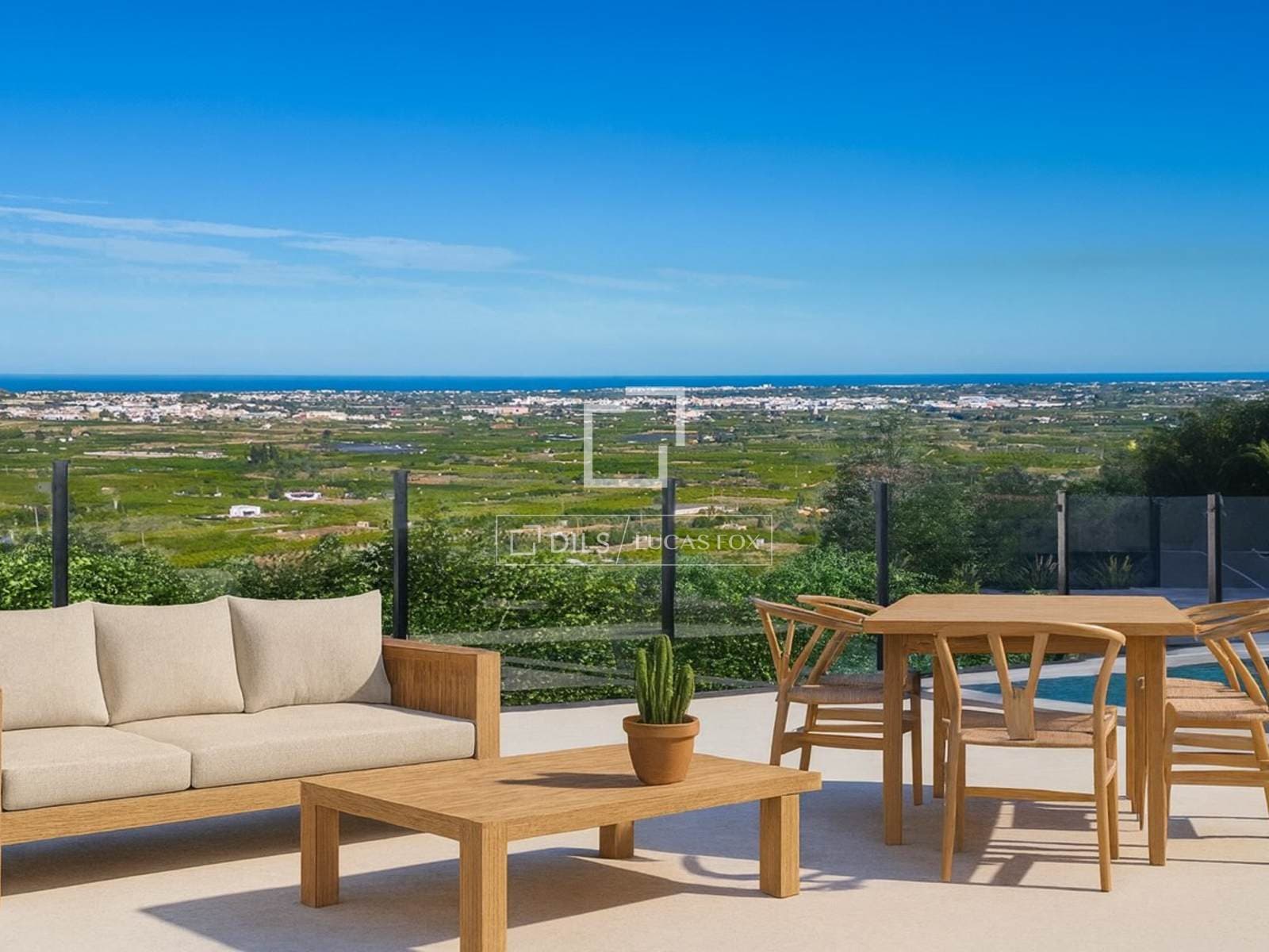 Modern Three-Bedroom House with Pool in Dénia