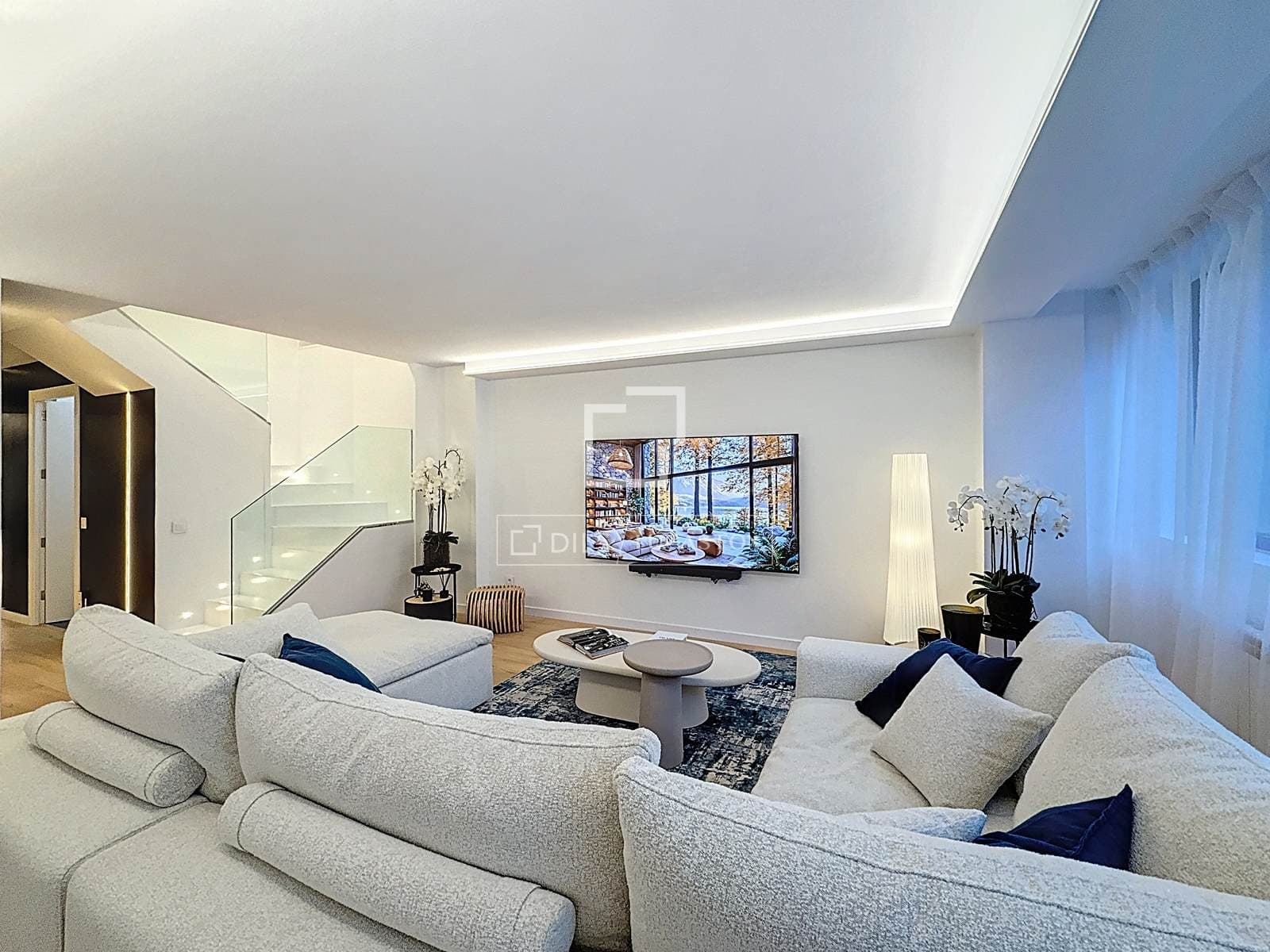 Spacious Five-Bedroom Duplex Apartment in Andorra la Vella