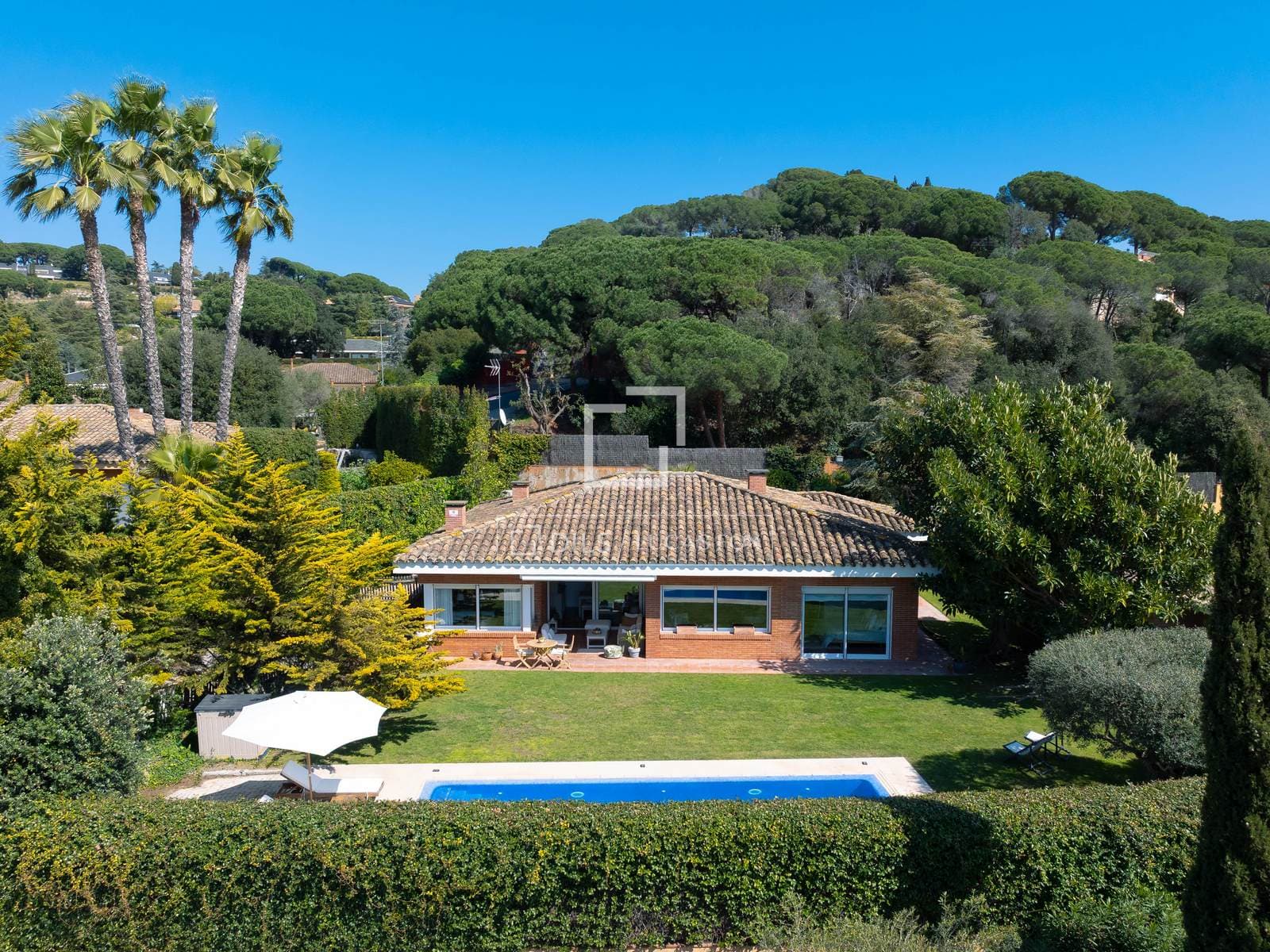 Spacious Four-Bedroom House with Garden in Sant Vicenç de Montalt