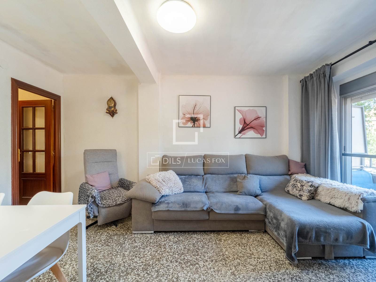 Bright Four-Bed Apartment with Terrace in El Pla del Real, Valencia