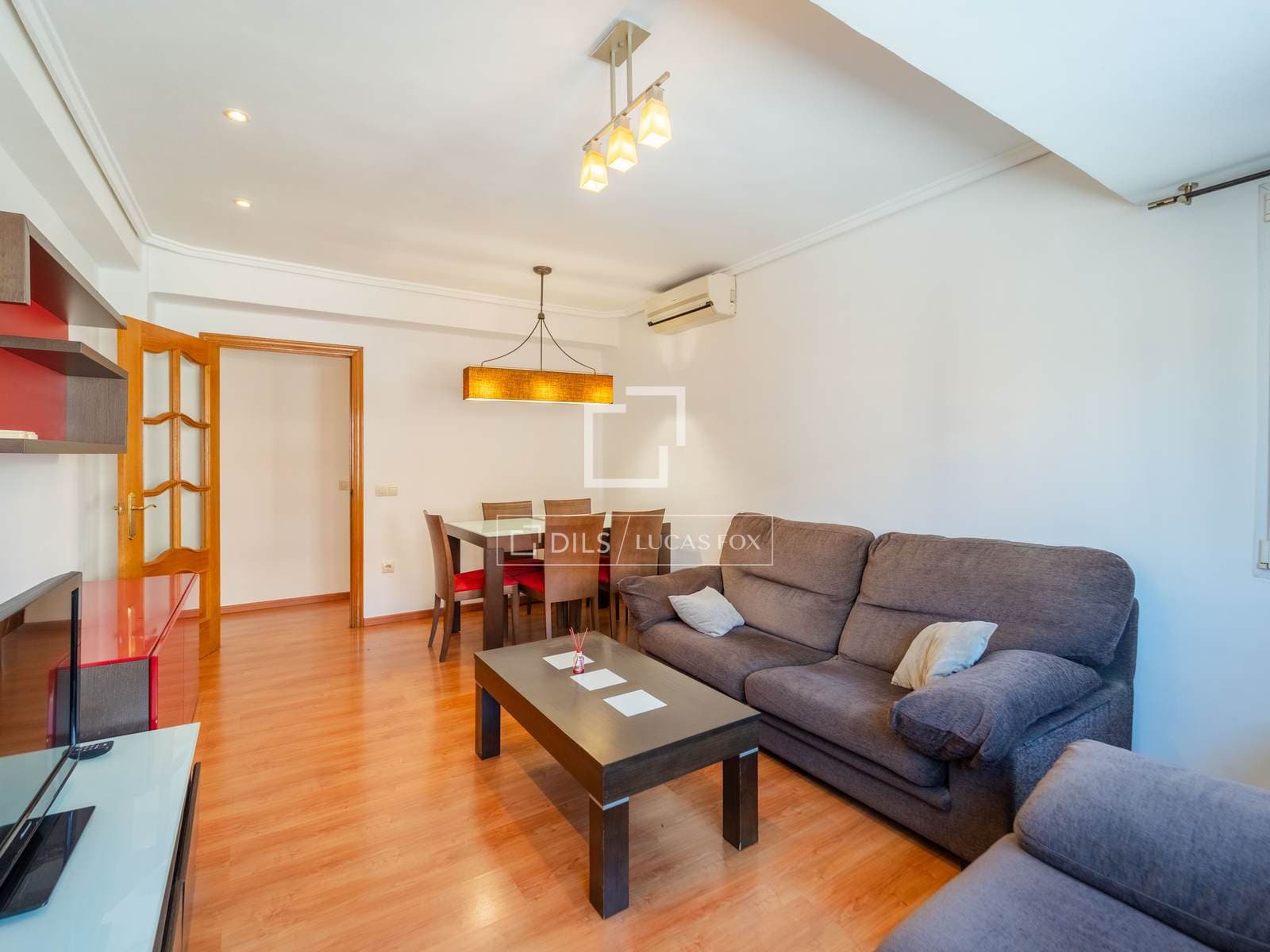 Spacious Three-Bedroom Apartment with Balcony in Valencia