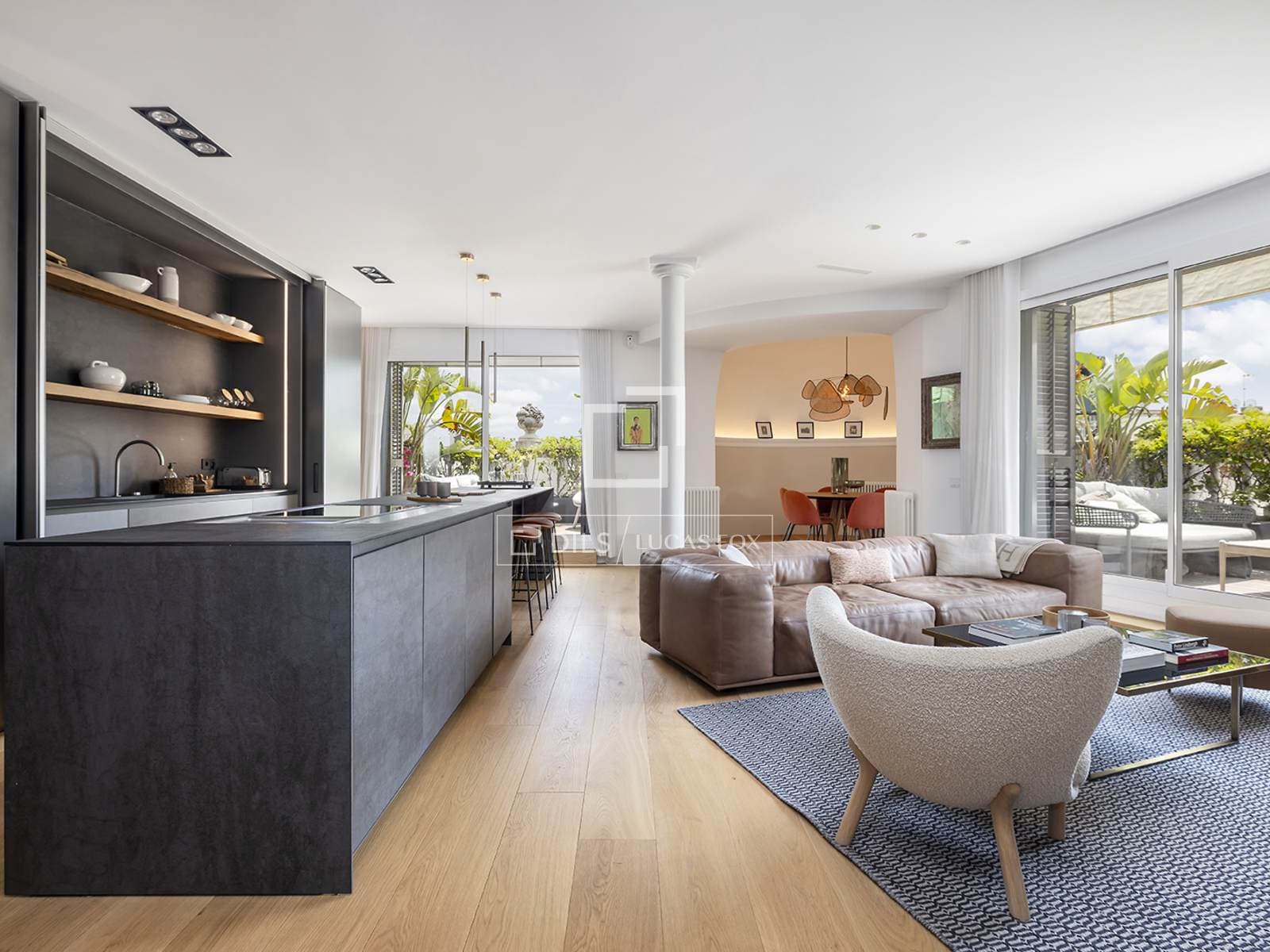 Luxurious Three-Bed Penthouse in Eixample Right, Barcelona