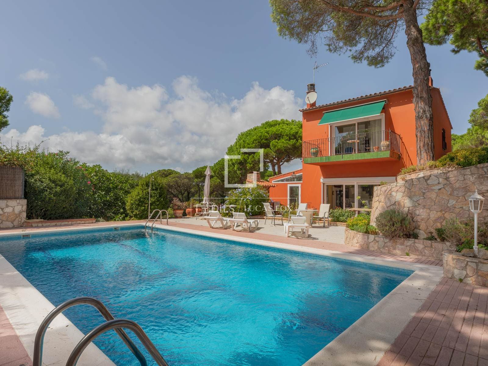 Spacious Six-Bedroom House with Pool in Calella de Palafrugell