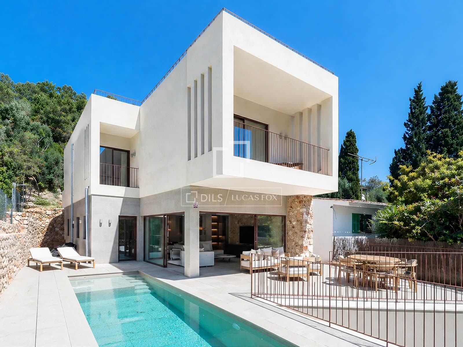 Contemporary Four-Bedroom Villa with Panoramic Views in North Mallorca