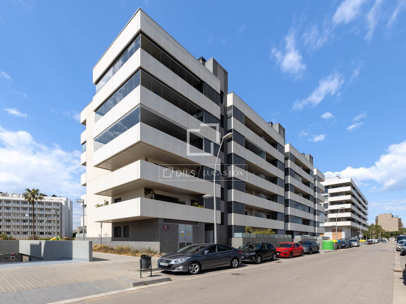 Modern Three-Bedroom Penthouse with Sea Views in Diagonal Mar