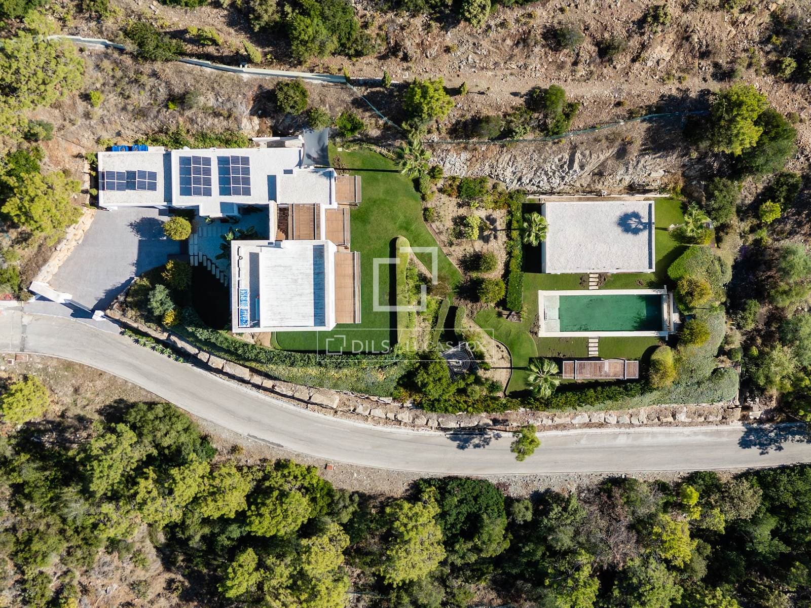 Elegant Six-Bedroom Villa in Exclusive El Madroñal