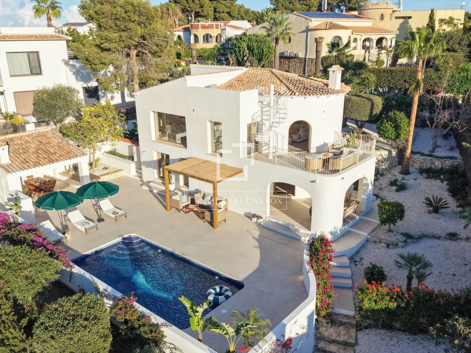 Luxury 4-Bedroom Villa with Sea and Montgo Views in Jávea