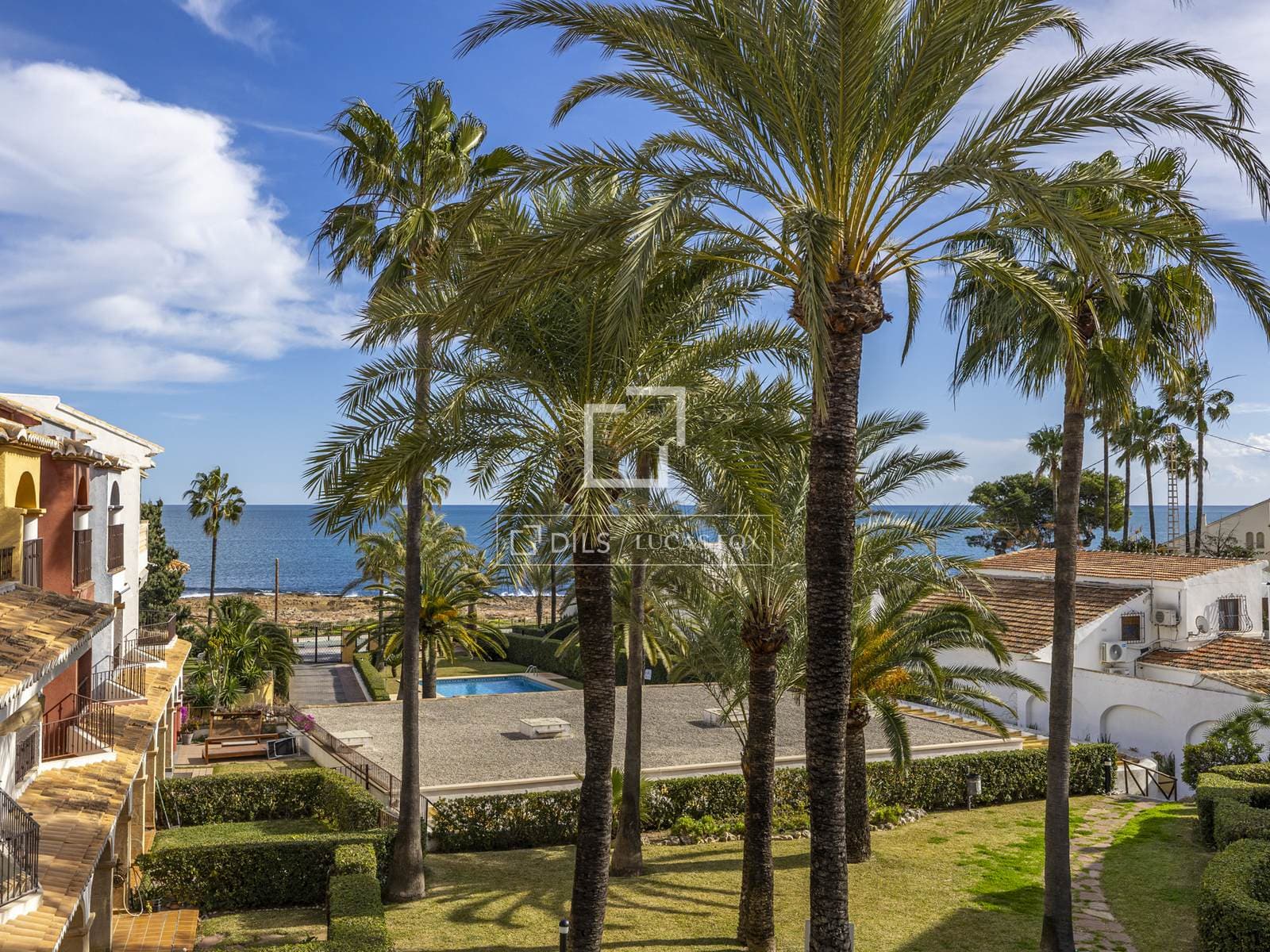 Seafront Penthouse Apartment with Private Solarium in Jávea