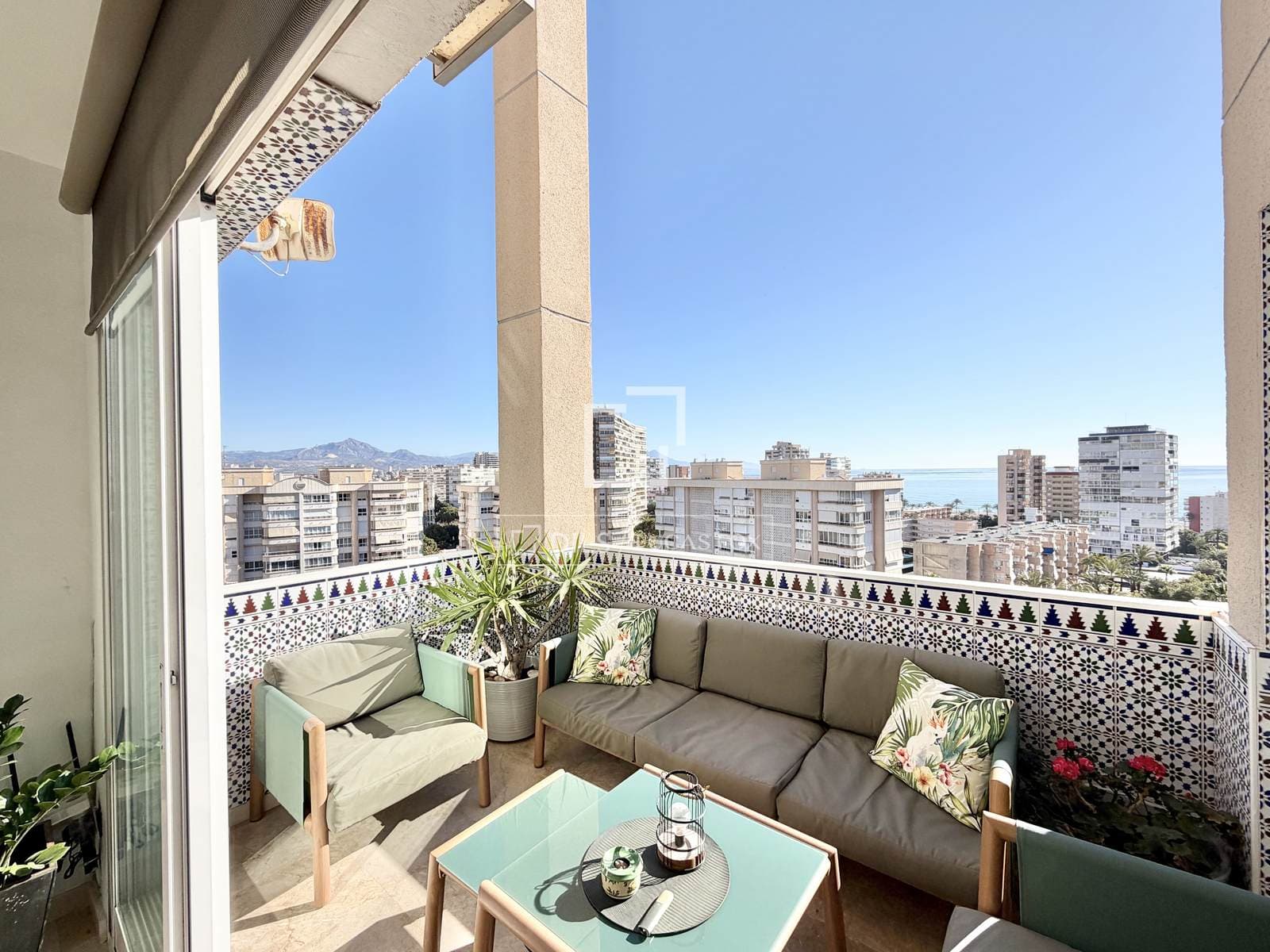 Modern Penthouse with Panoramic Views in Playa de San Juan