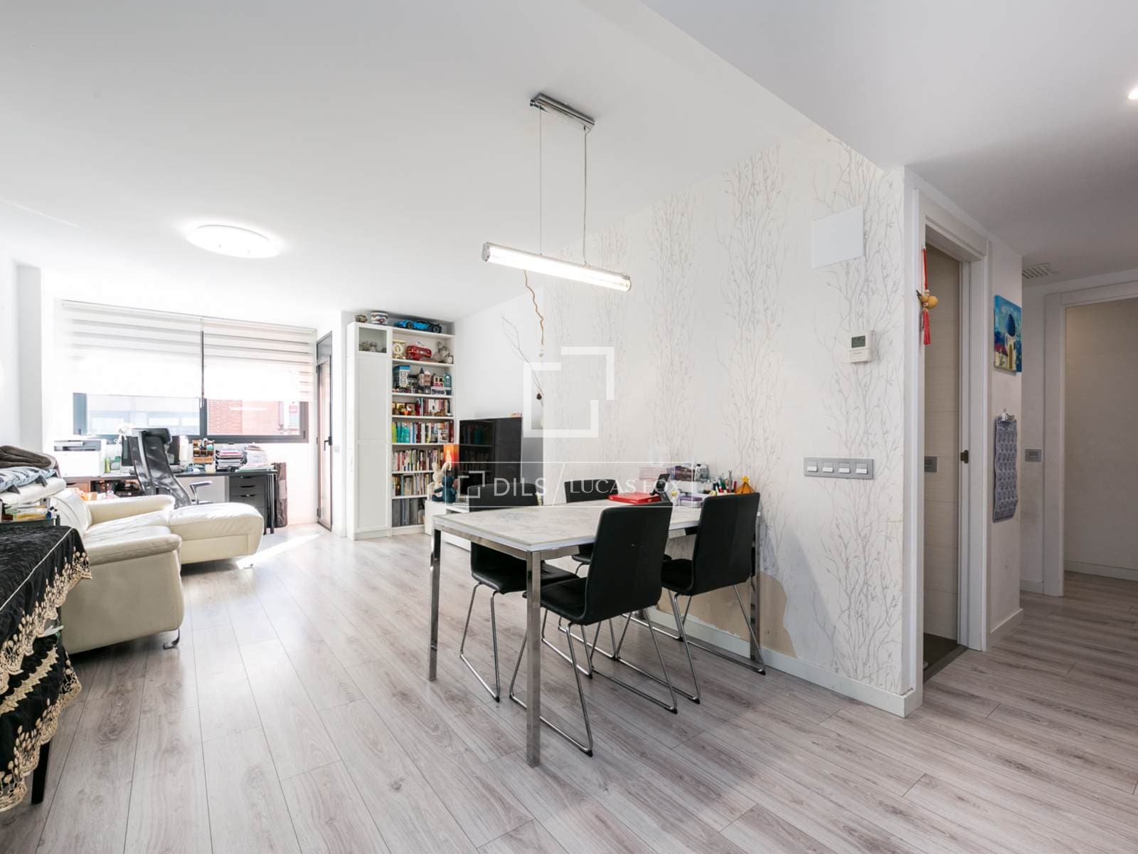 Bright Three-Bedroom Apartment in Castelldefels Centre