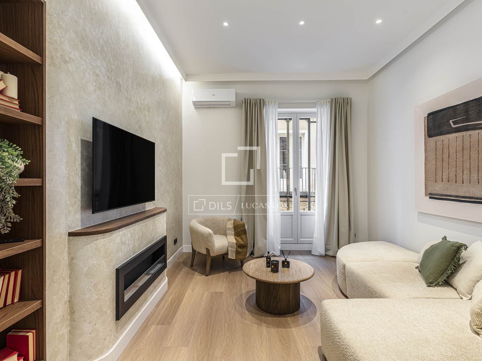 Stylish Three-Bed Apartment in Vibrant Malasaña, Madrid