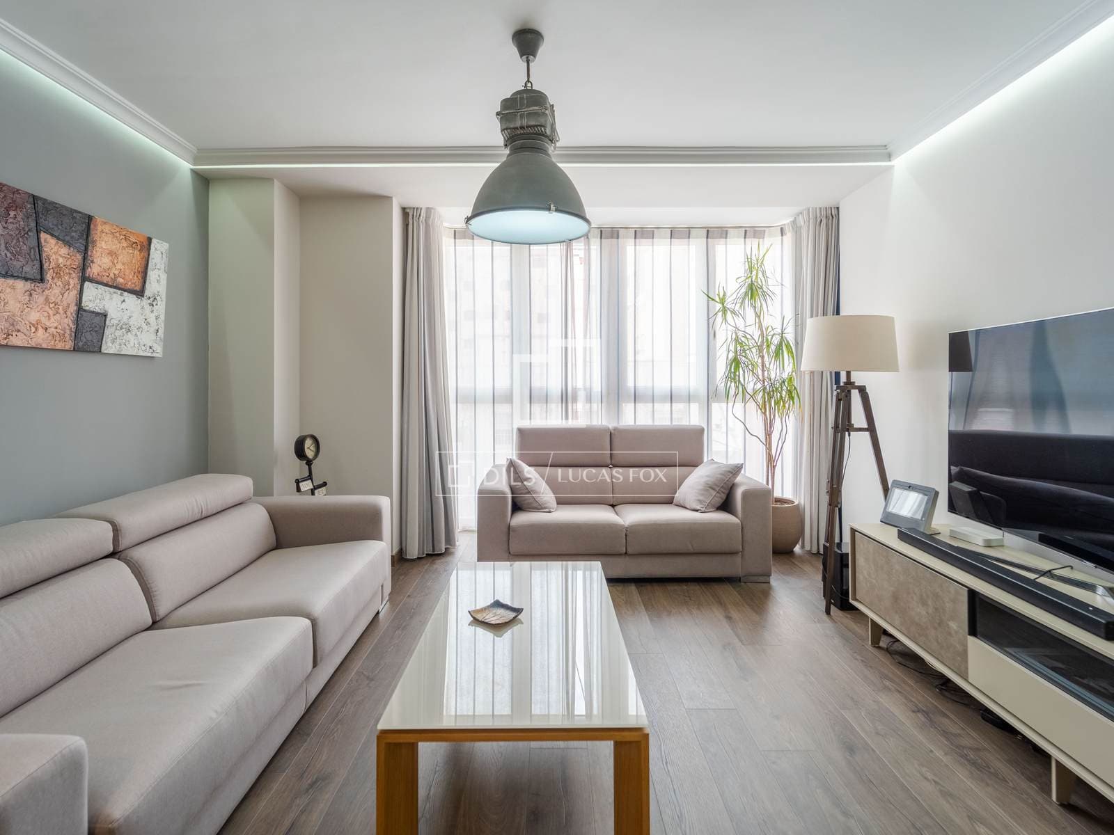 Modern Three-Bedroom Apartment near Royal Gardens, Valencia