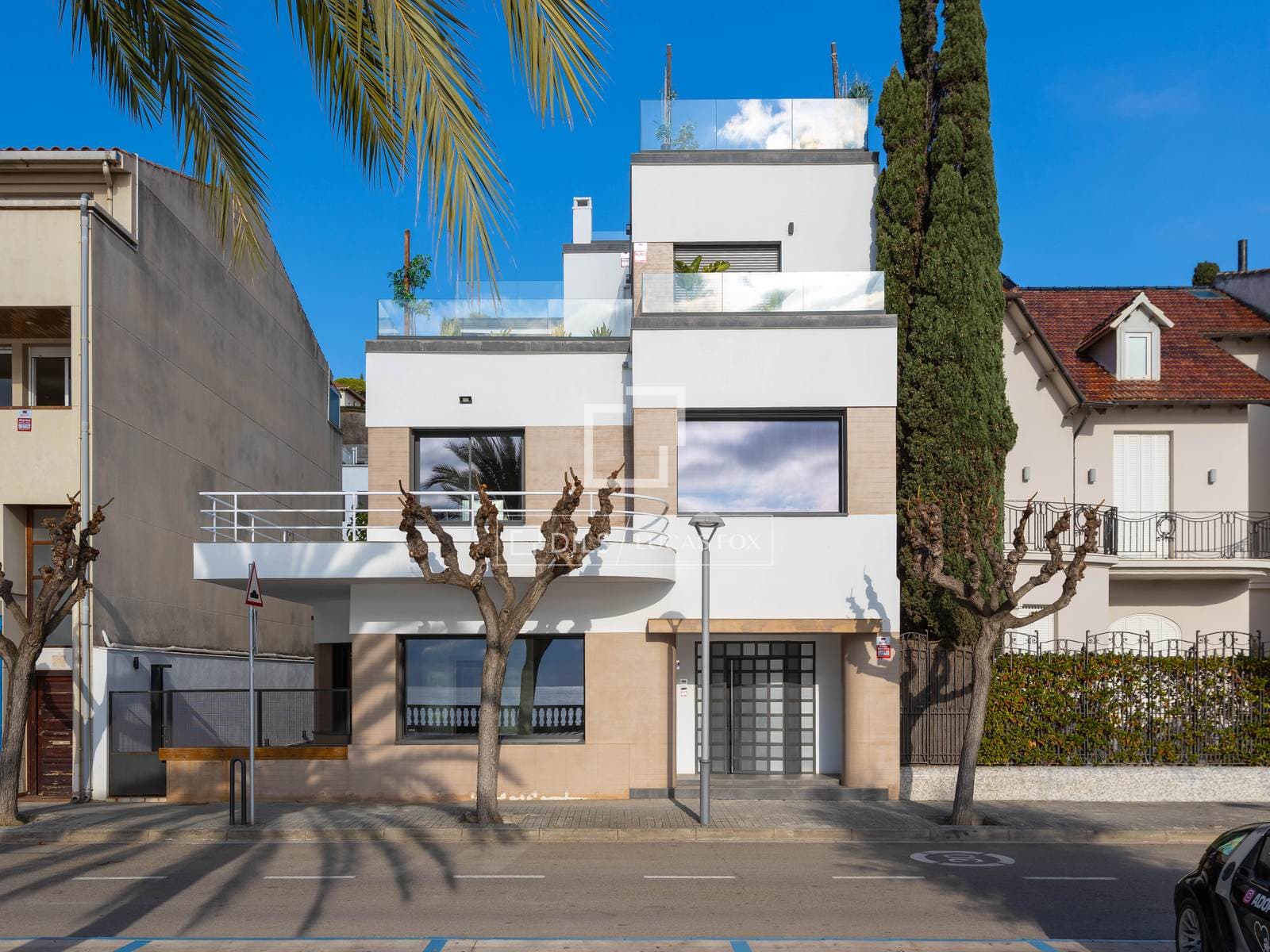 Luxury Renovated Villa by the Beach in Caldes d'Estrac