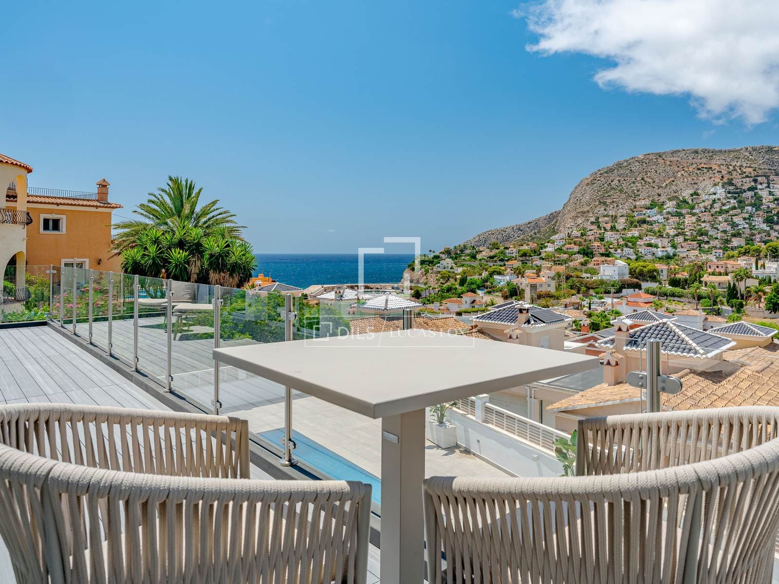 Exclusive Four-Bedroom Villa with Pool Access in Calpe