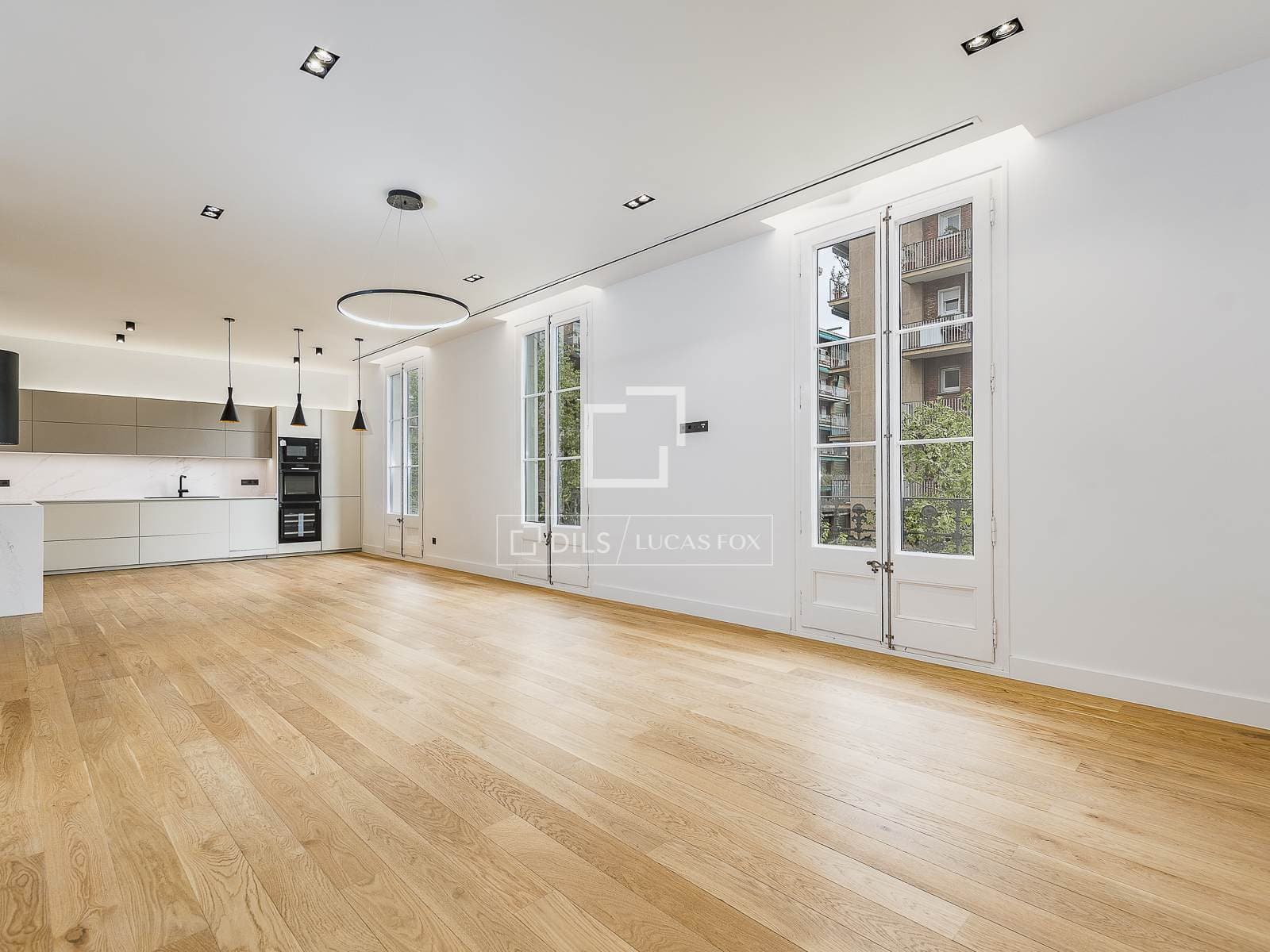 Luxury Four-Bedroom Apartment in Eixample Right, Barcelona