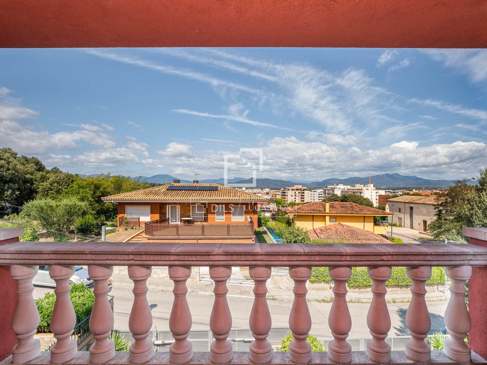 Spacious Five-Bedroom House with Mountain Views in Palau