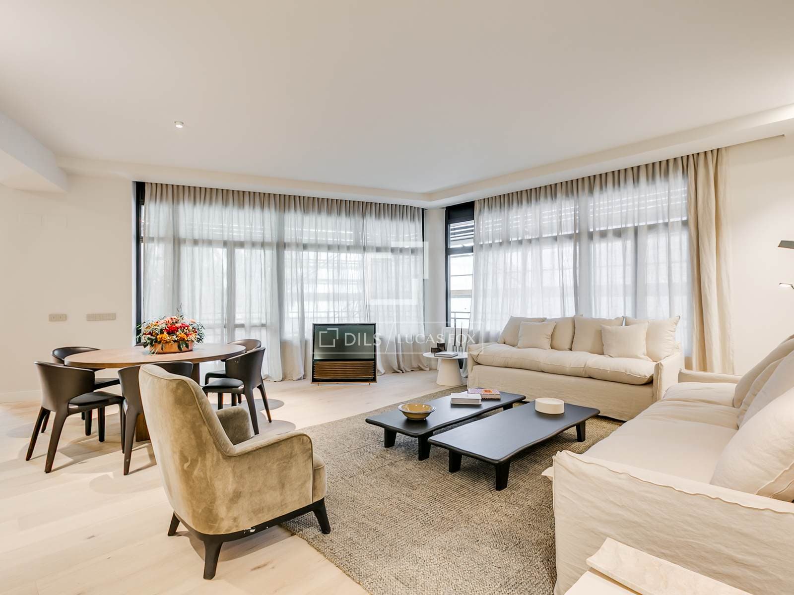 Renovated Three-Bed Apartment with Terrace in El Viso, Madrid