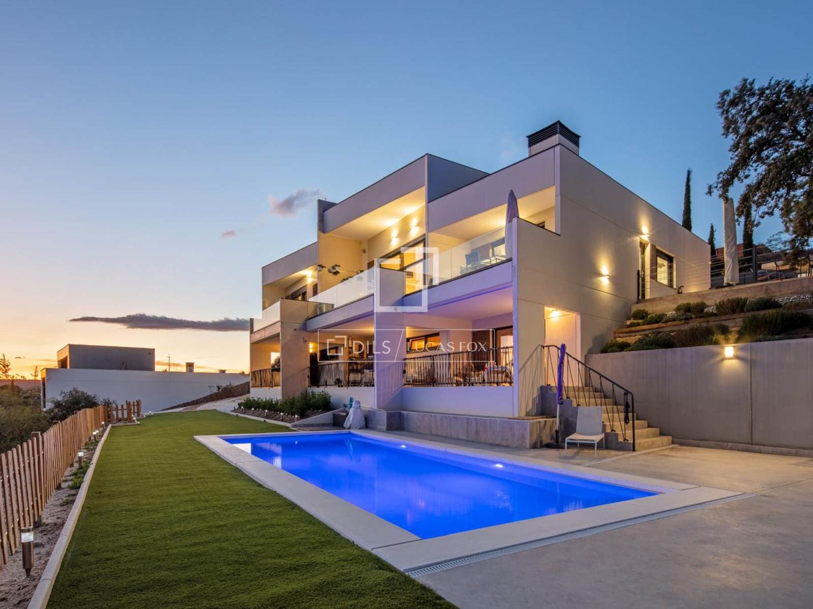 Designer Villa with Golf Course Proximity in Las Rozas