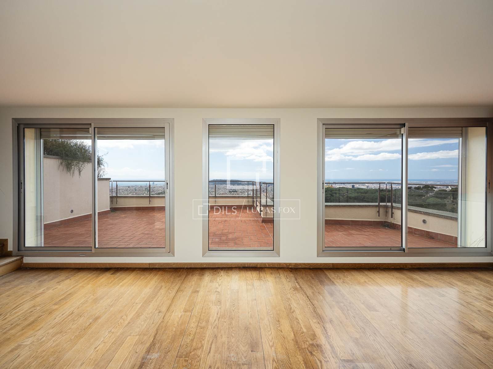 Stunning 6-Bedroom Luxury House with Panoramic Views in Barcelona