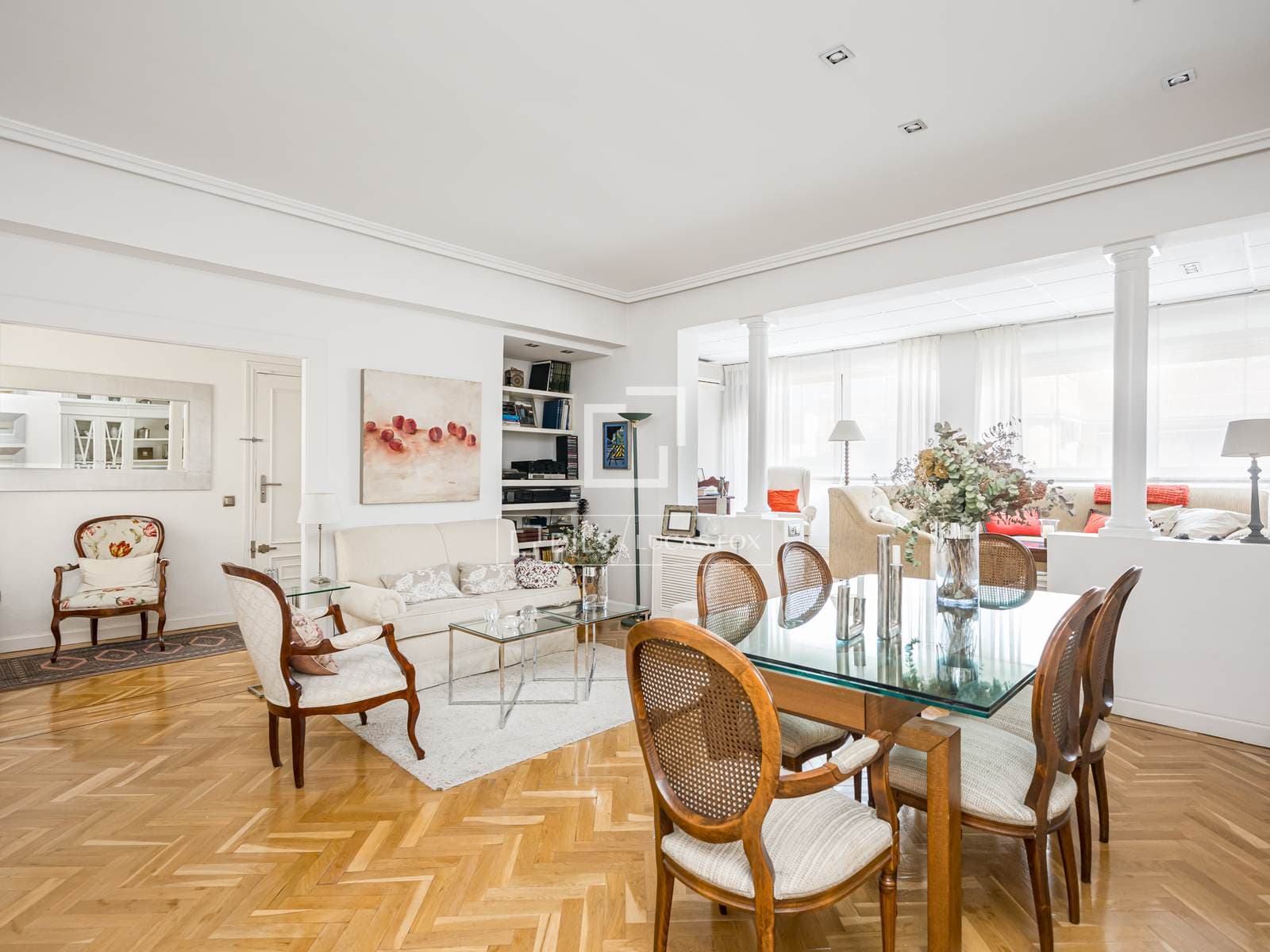 Spacious 4-Bedroom Penthouse with Light and Potential in Madrid
