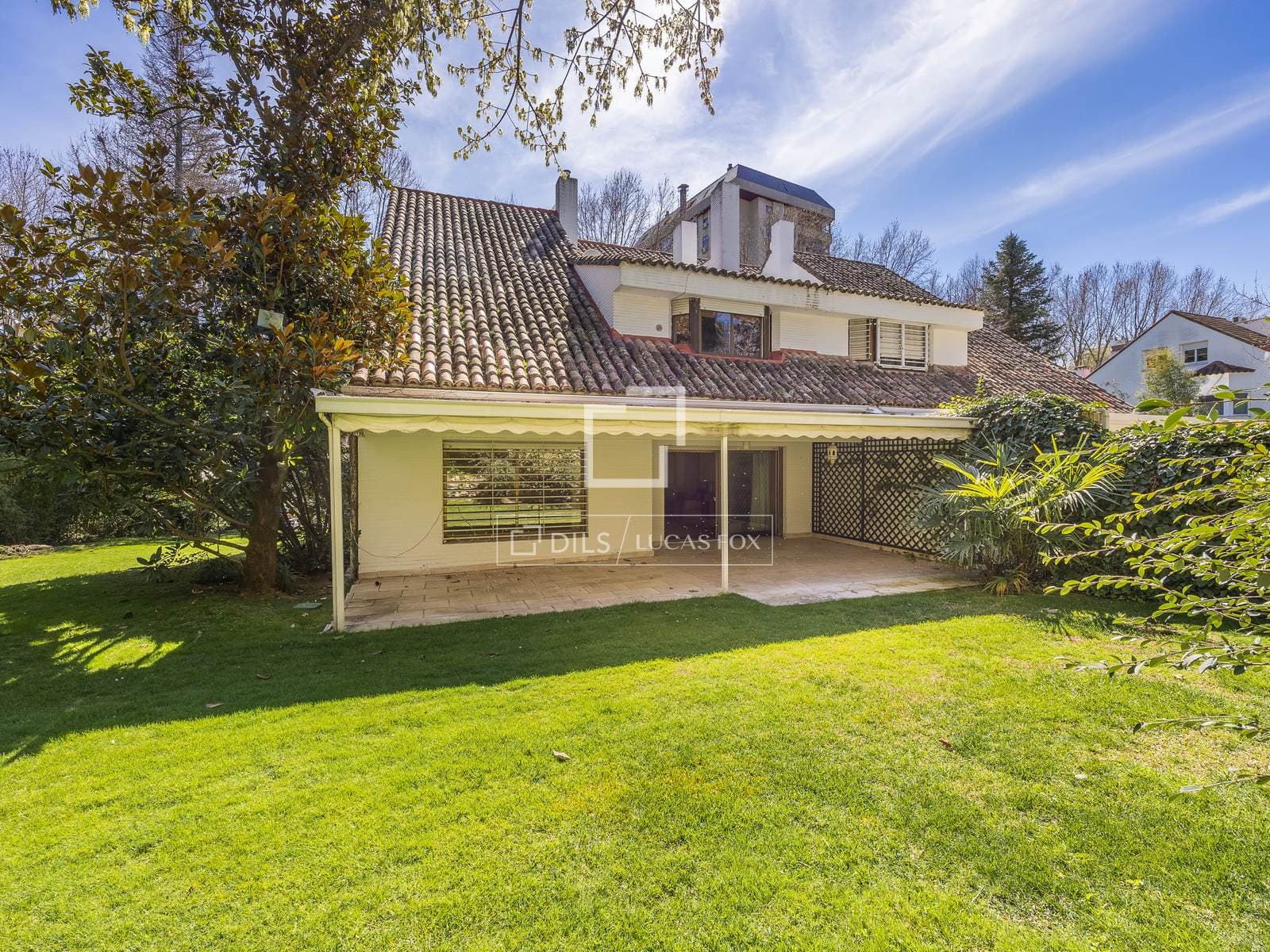 Spacious Six-Bed Villa with Renovation Potential in Fuentelarreina