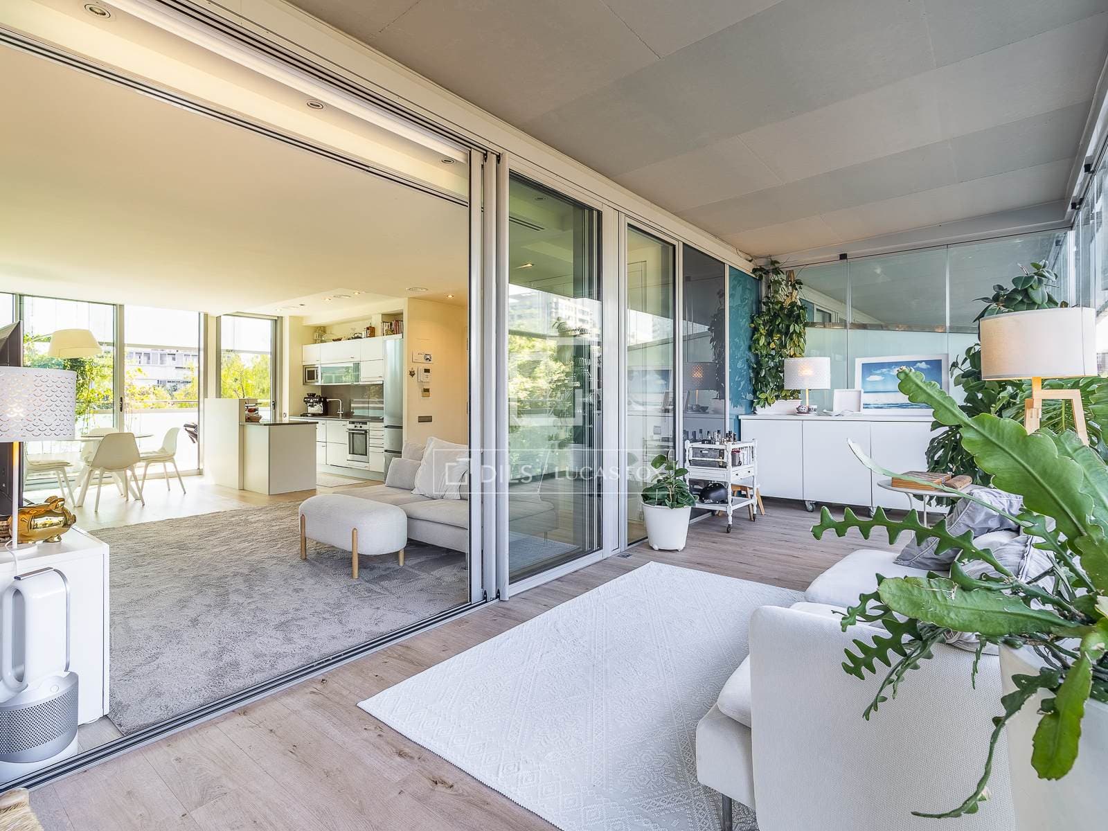 Sun-Filled Two-Bedroom Apartment with Sea Views in Diagonal Mar