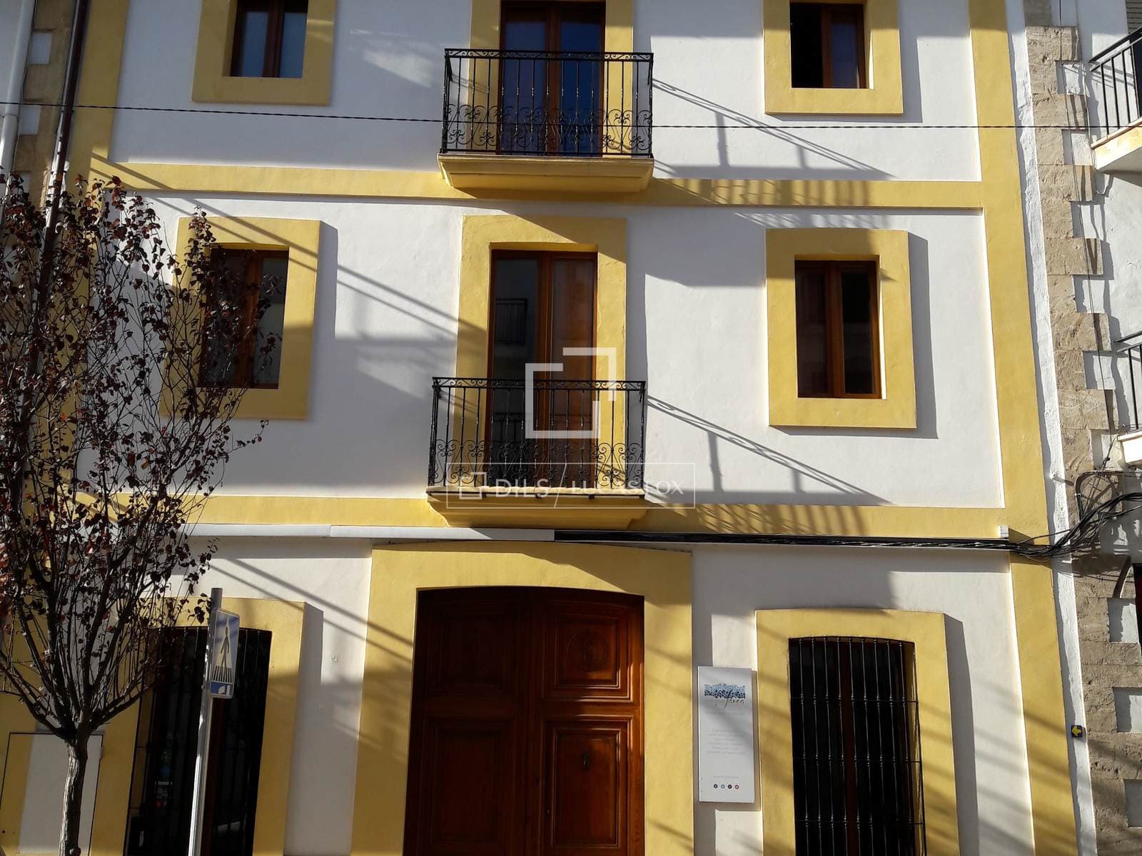 Eight-Bed Hostel with Communal Areas in Jávea's Old Town