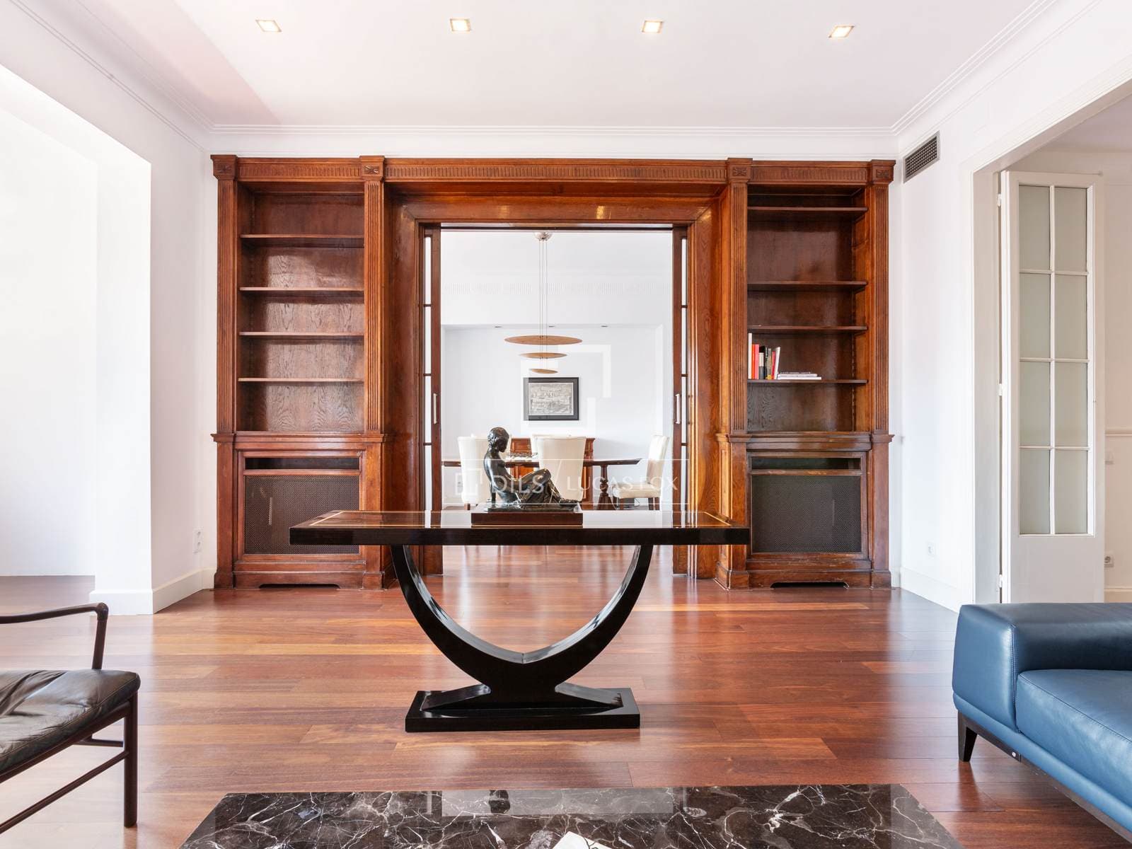 Spacious Five-Bedroom Apartment in Eixample Right, Barcelona