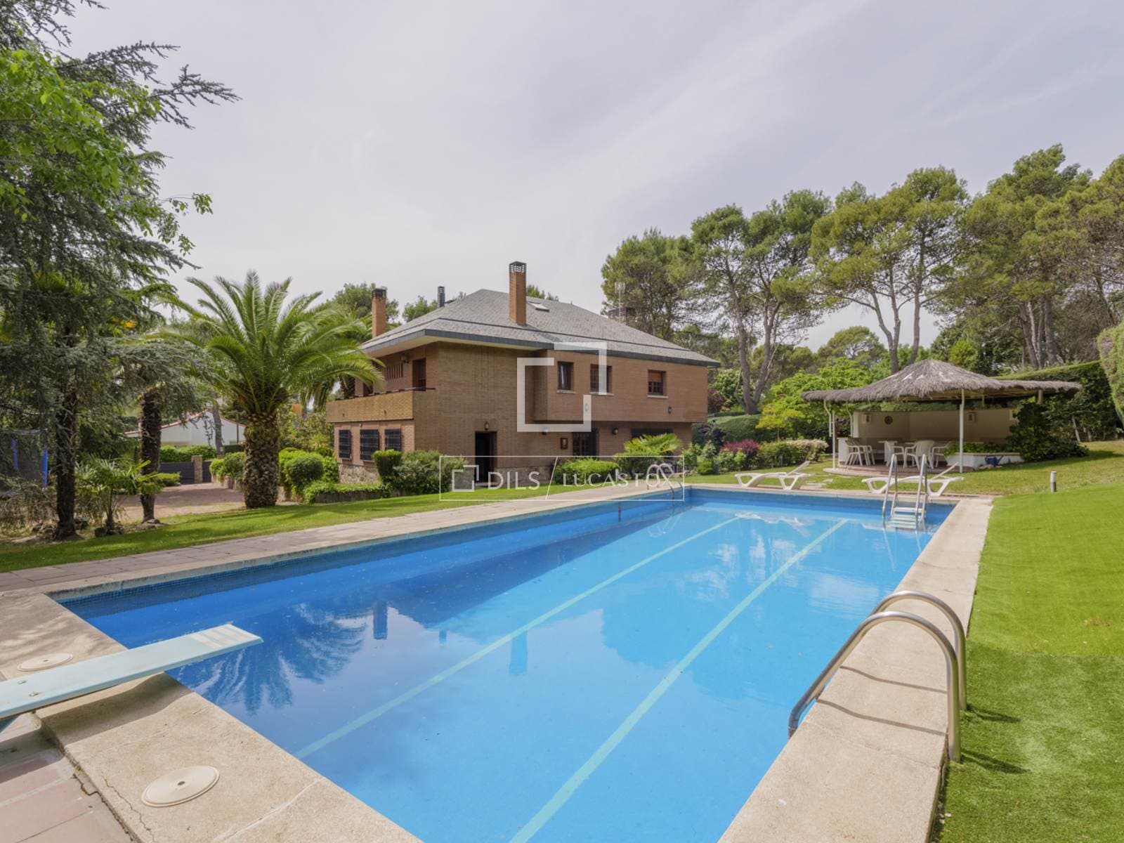 Spacious Six-Bedroom House on 2,500 m² Plot in Boadilla del Monte