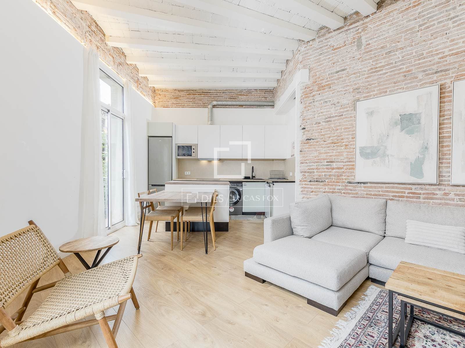 Recently Refurbished Three-Bedroom Apartment in Eixample Right