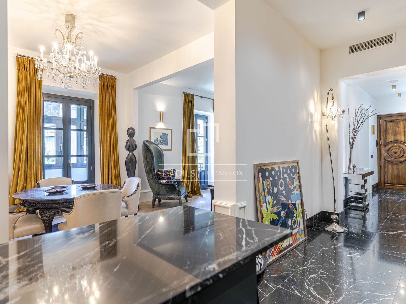 Exclusive Two-Bedroom Apartment on Gran Via de Colón