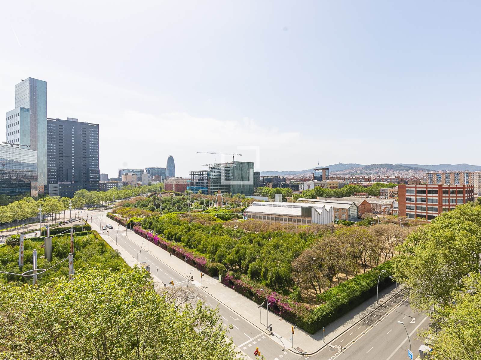 Bright 2-Bedroom Apartment with Park Views in Poblenou