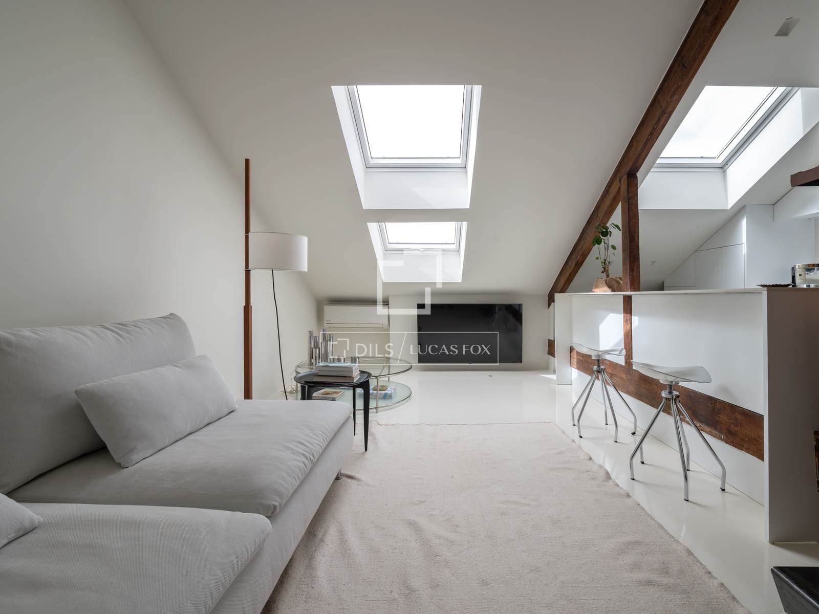 Designer Two-Bedroom Apartment in Bellas Vistas, Madrid