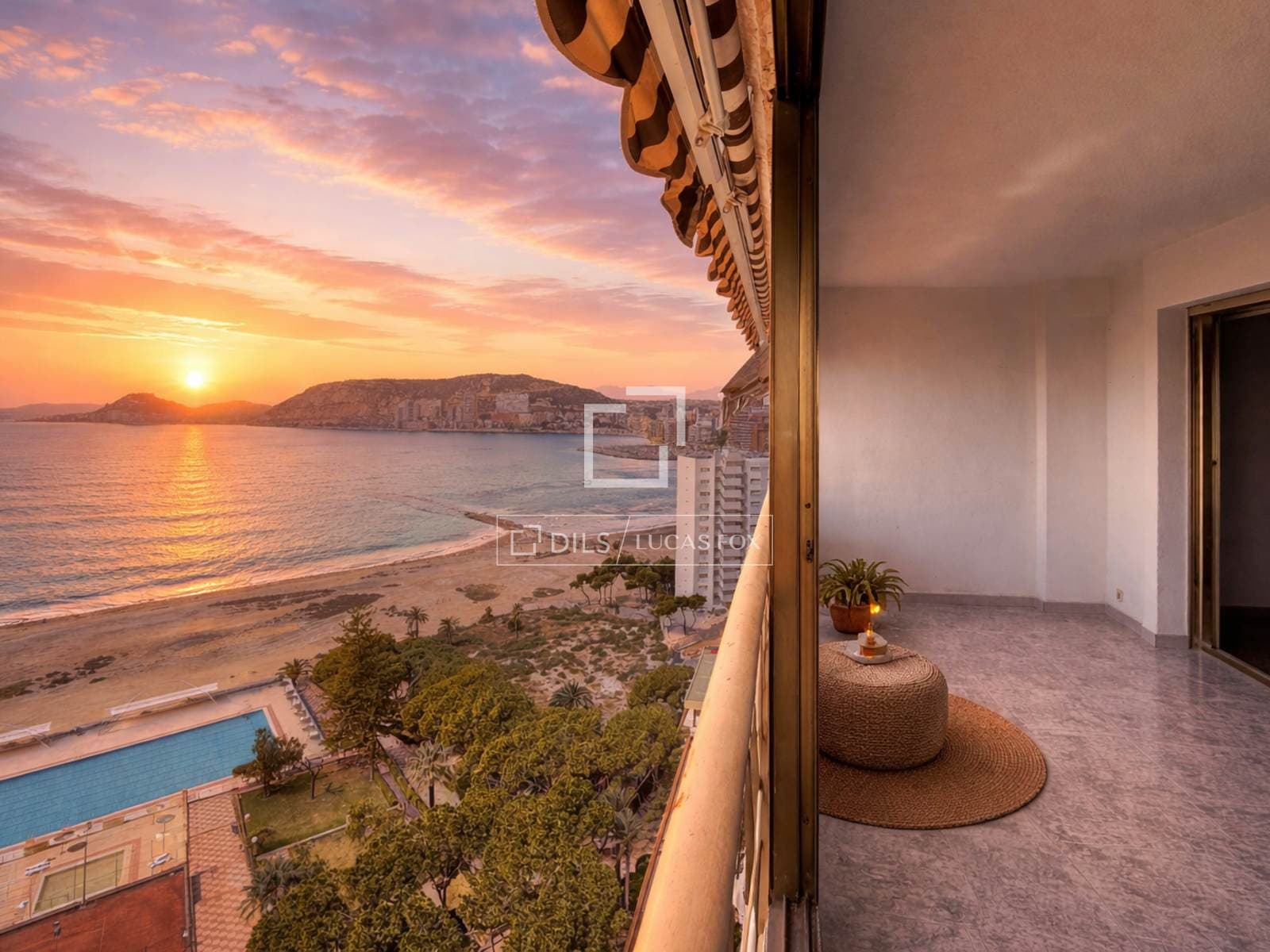 Spacious Two-Bedroom Apartment with Sea Views in Cabo de las Huertas