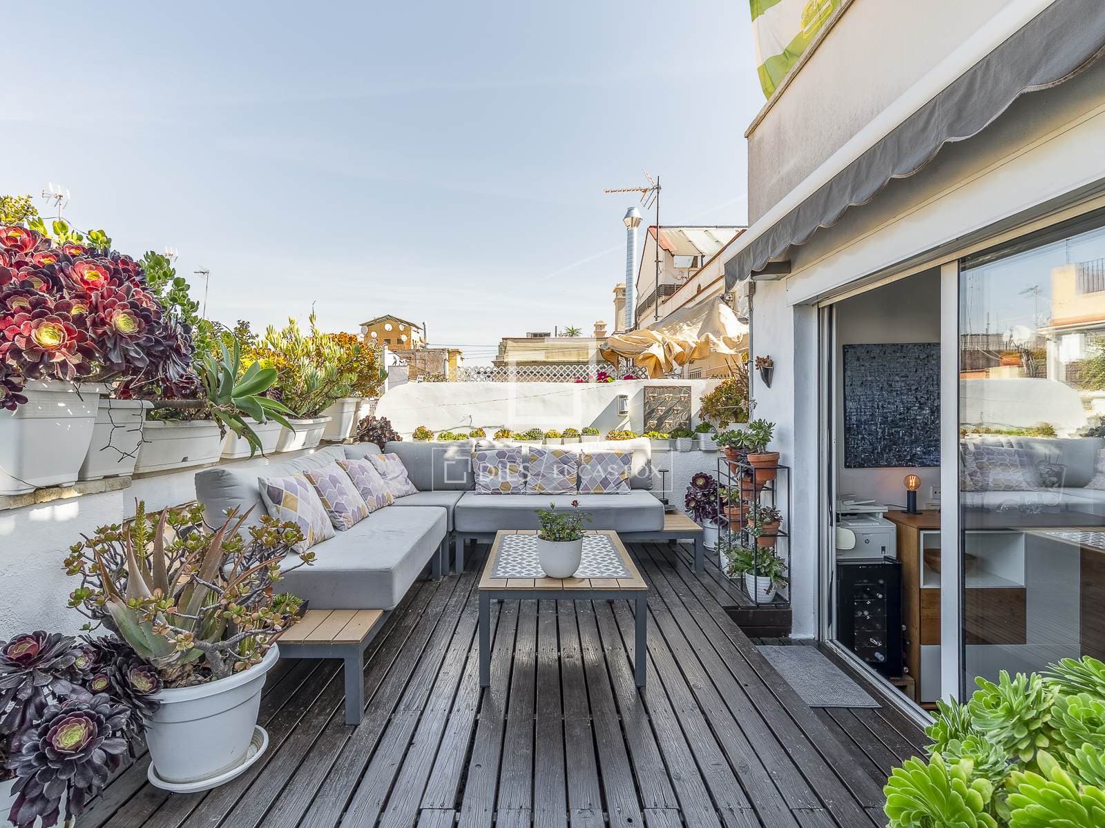 Bright Penthouse Apartment with Terraces in Poble Sec, Barcelona