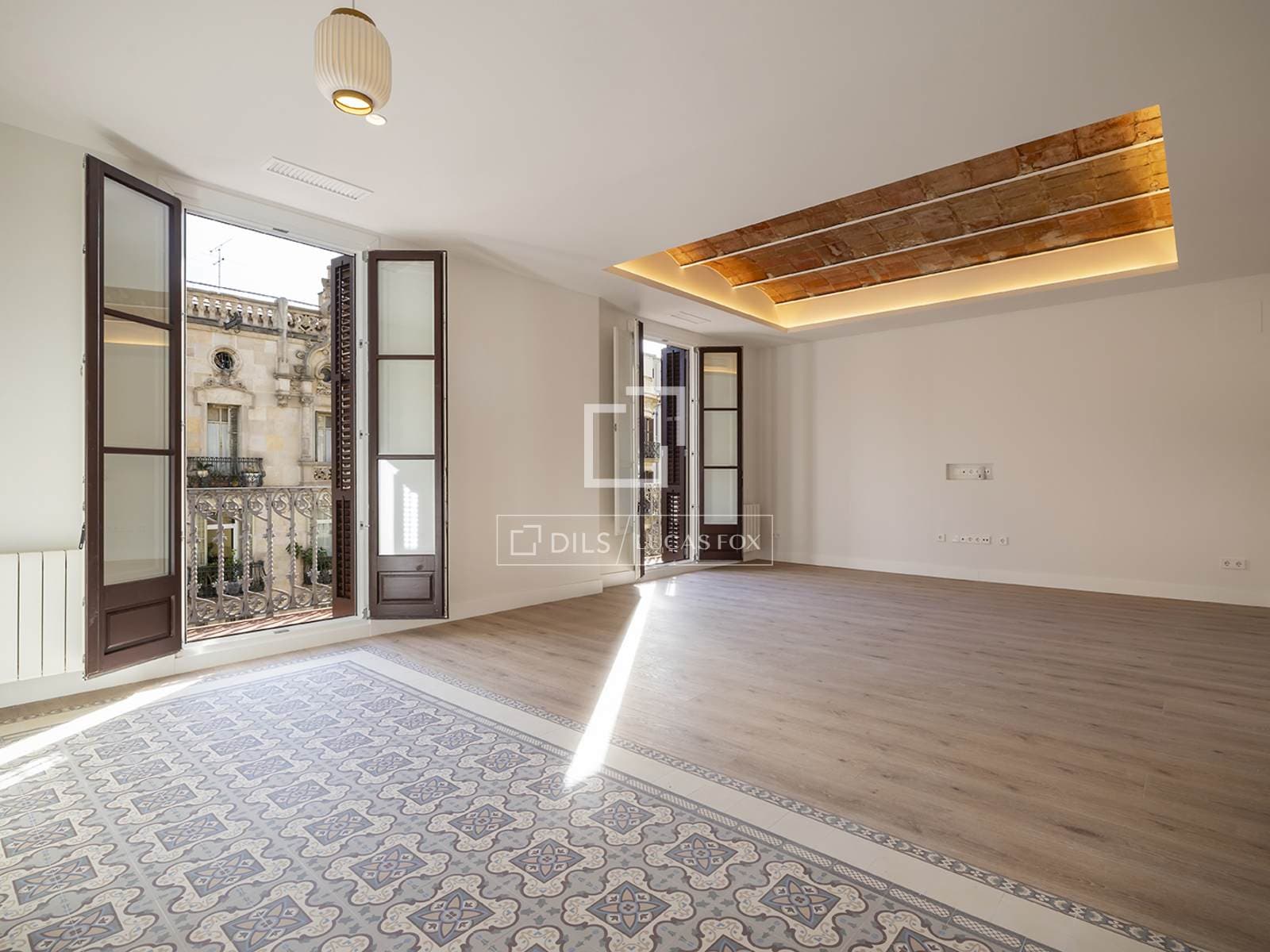 Bright Three-Bedroom Apartment in Eixample Right, Barcelona