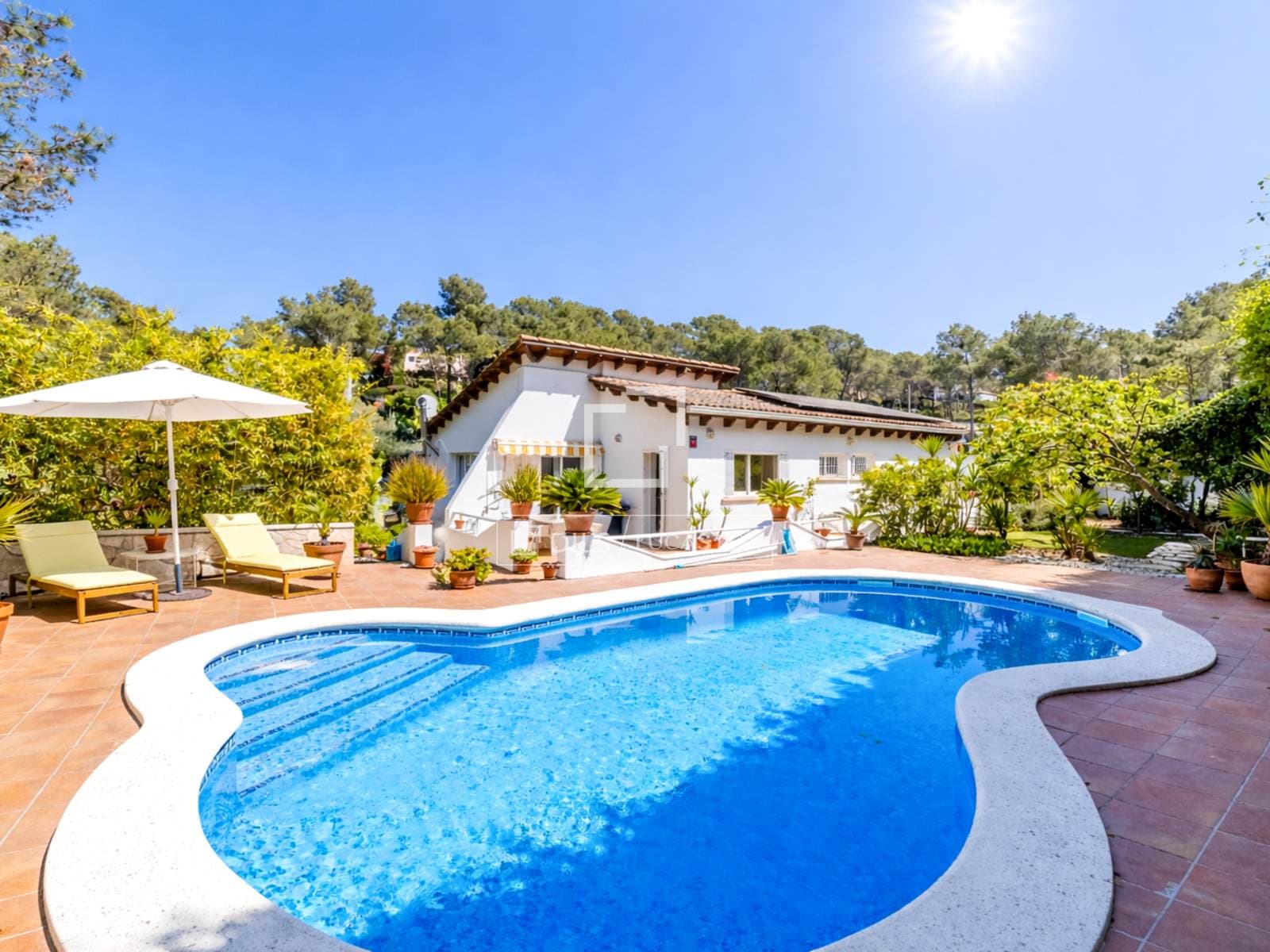 Elegant Four-Bedroom Family Home with Pool near Sitges