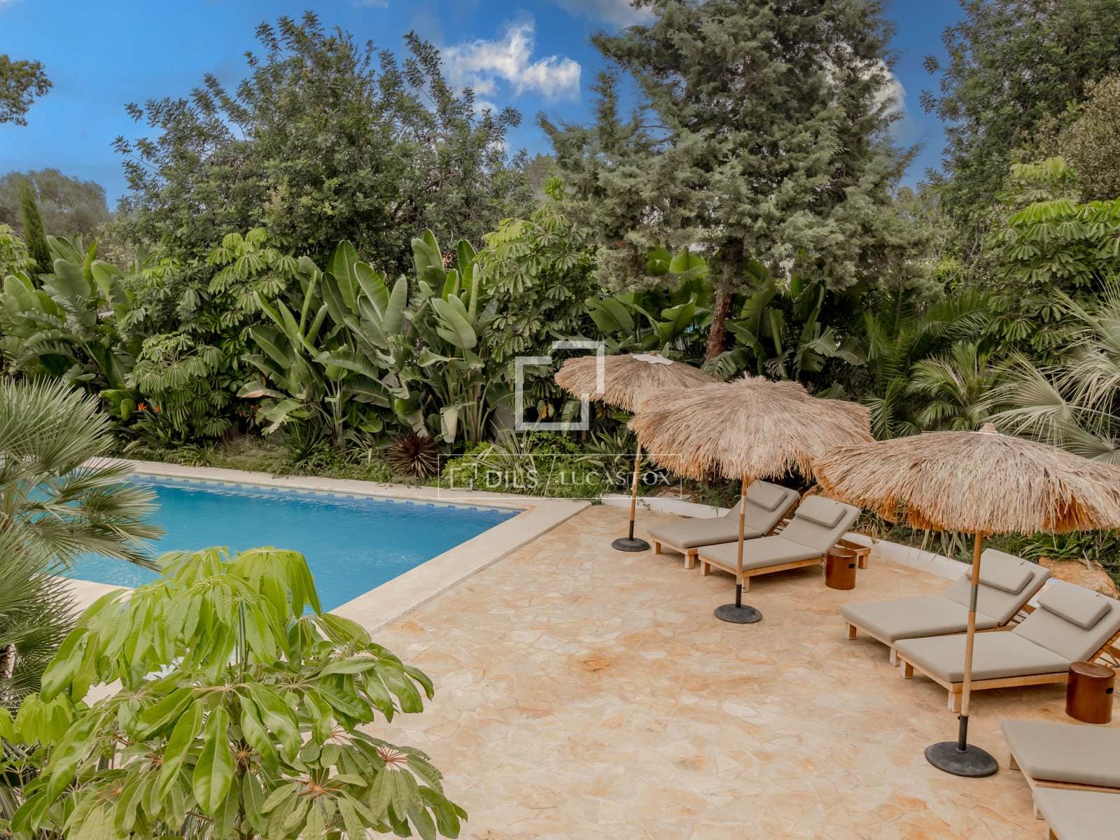 Renovated 7-Bedroom Estate with Pool in San Antonio