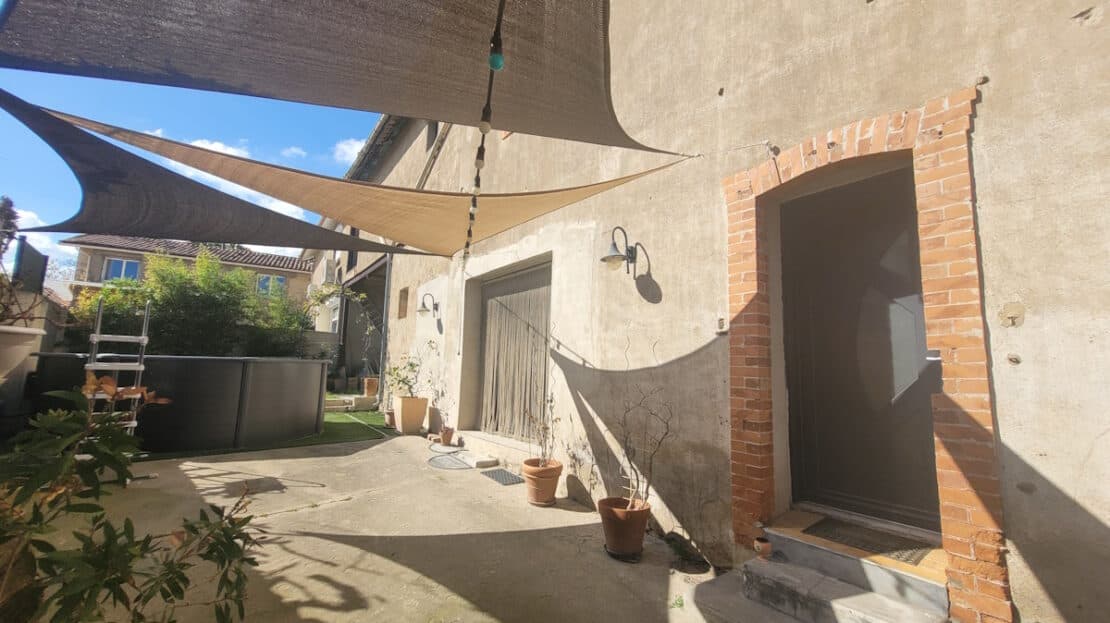 Spacious Village House With 155 M2 Living Space With 3 Bedrooms, Convertible Attic And Courtyard.