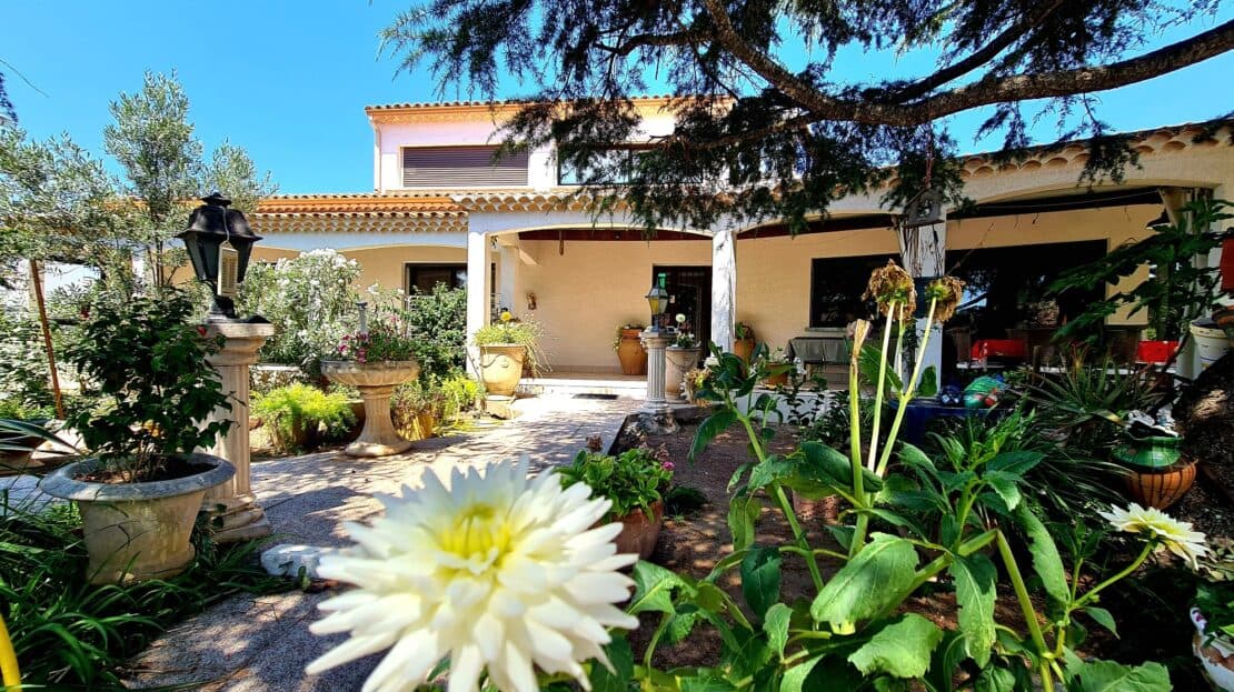 Spacious Villa Near the Sea in Agde with Large Garden and Gite Potential