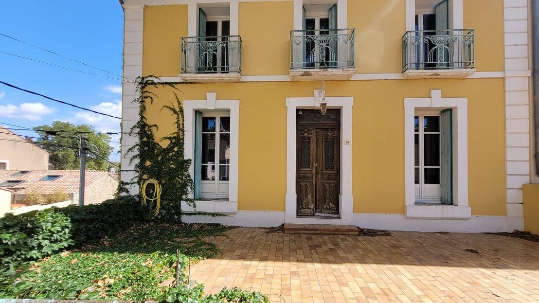 Spacious Five-Bed Town House with Terraces and Garage in Autignac