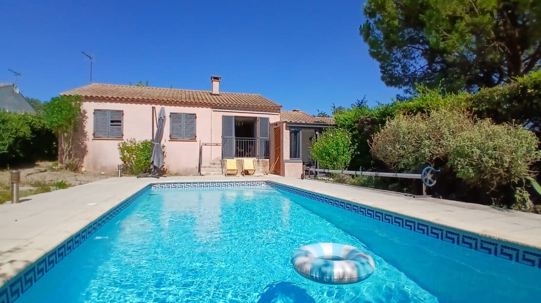 Single Storey Villa With Main Residence And Gite, On A Landscaped Plot Of 599 M2 With Pool.