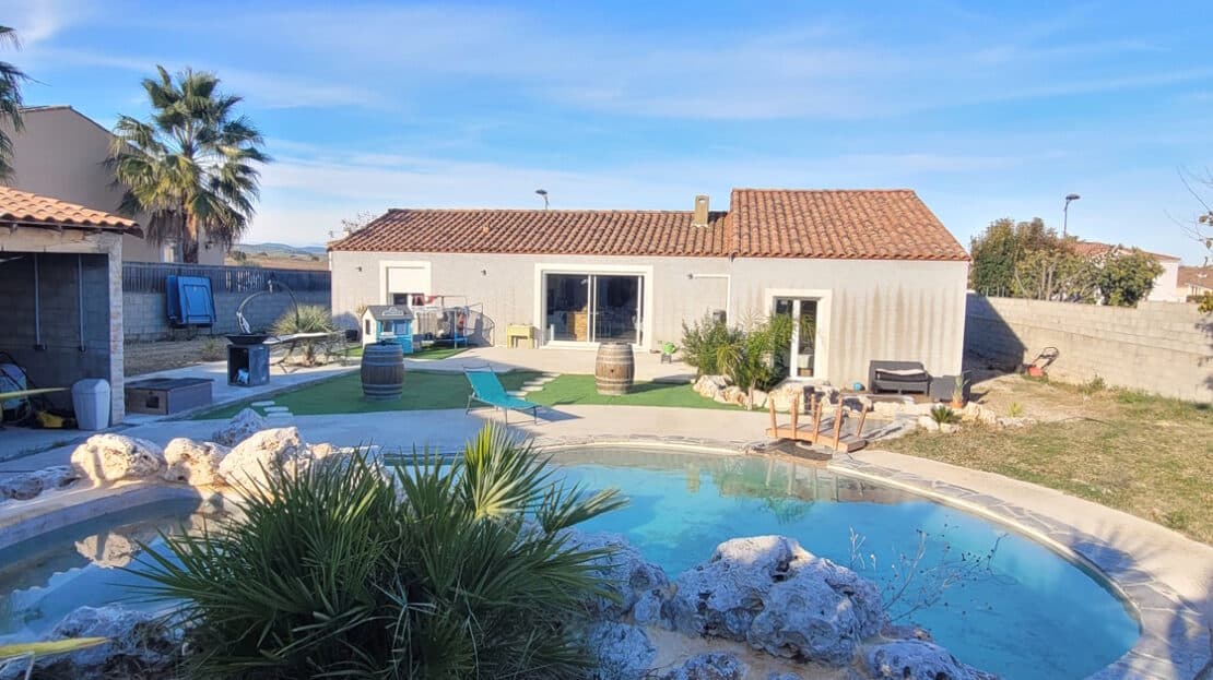 Spacious Five-Bed Villa with Pool in Alignan Du Vent