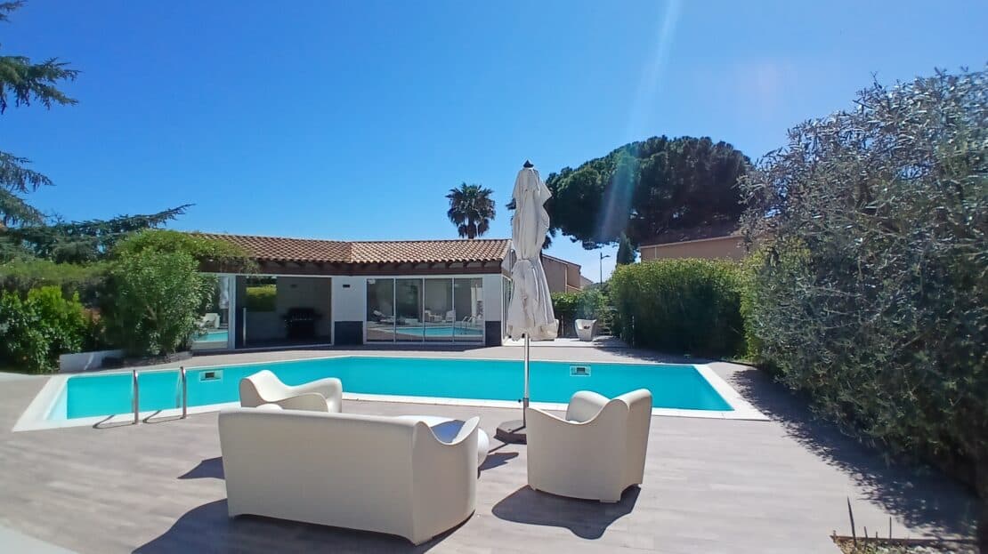 Contemporary Five-Bedroom Villa with Heated Pool in Béziers